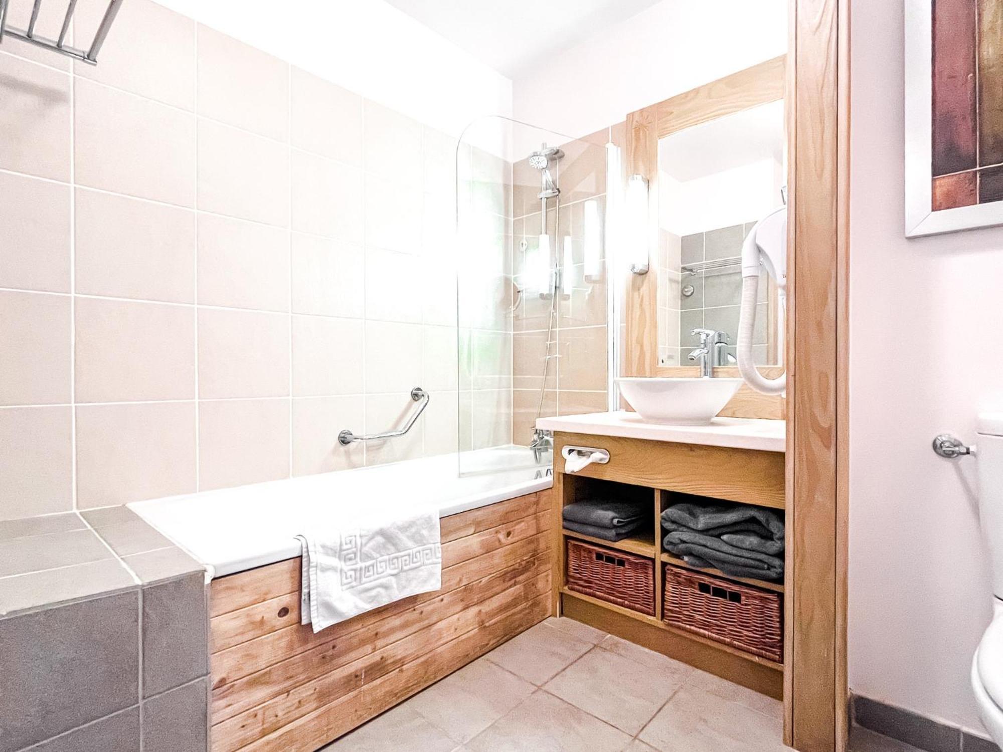 Large One-Bedroom Apartment, Wheelchair Adapted, Les Terrasses D'Eos 福勒恩 外观 照片