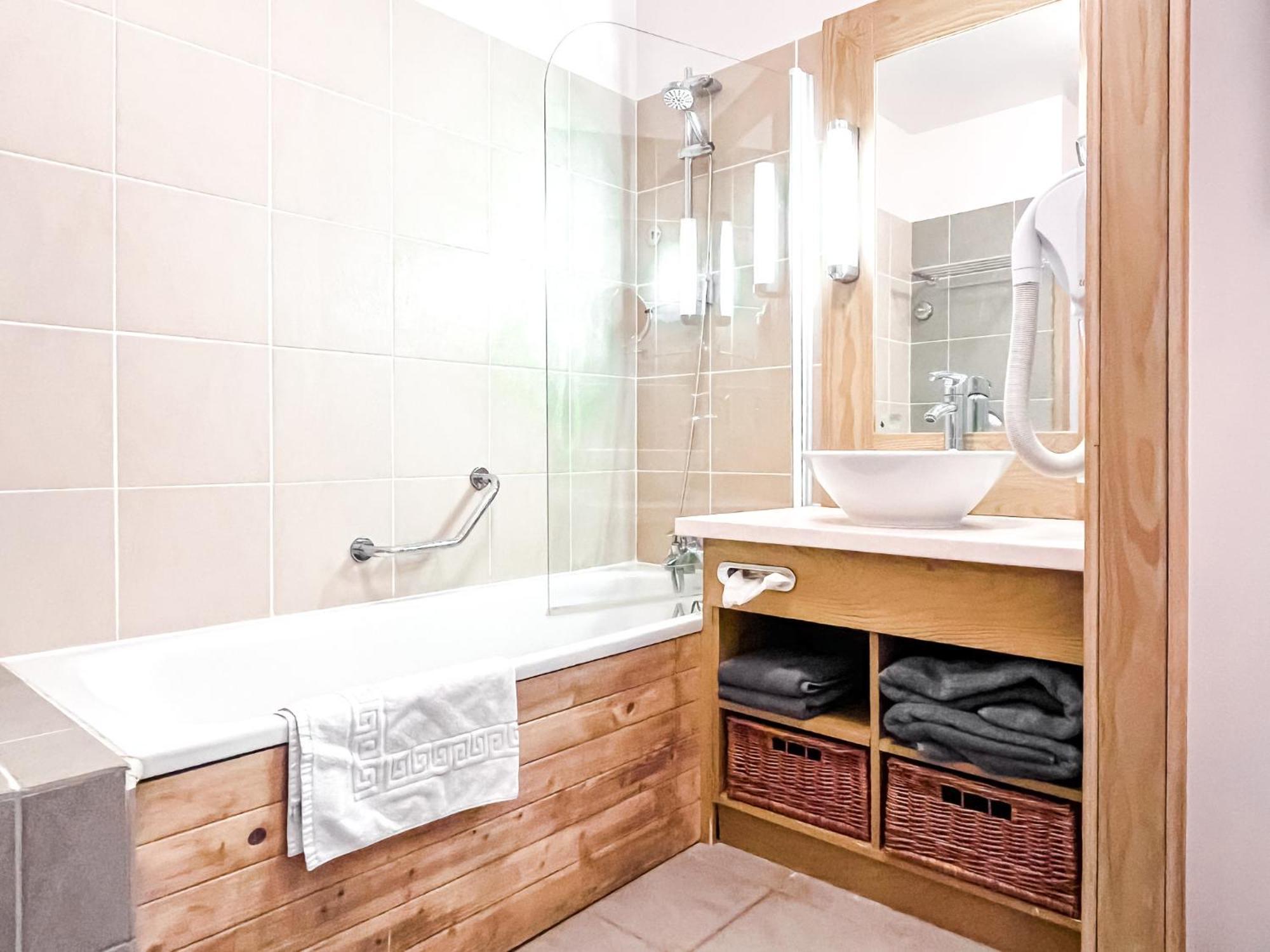 Large One-Bedroom Apartment, Wheelchair Adapted, Les Terrasses D'Eos 福勒恩 外观 照片